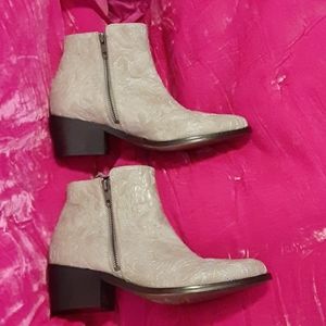 👠Free People silver gray stitch ankle booties 37